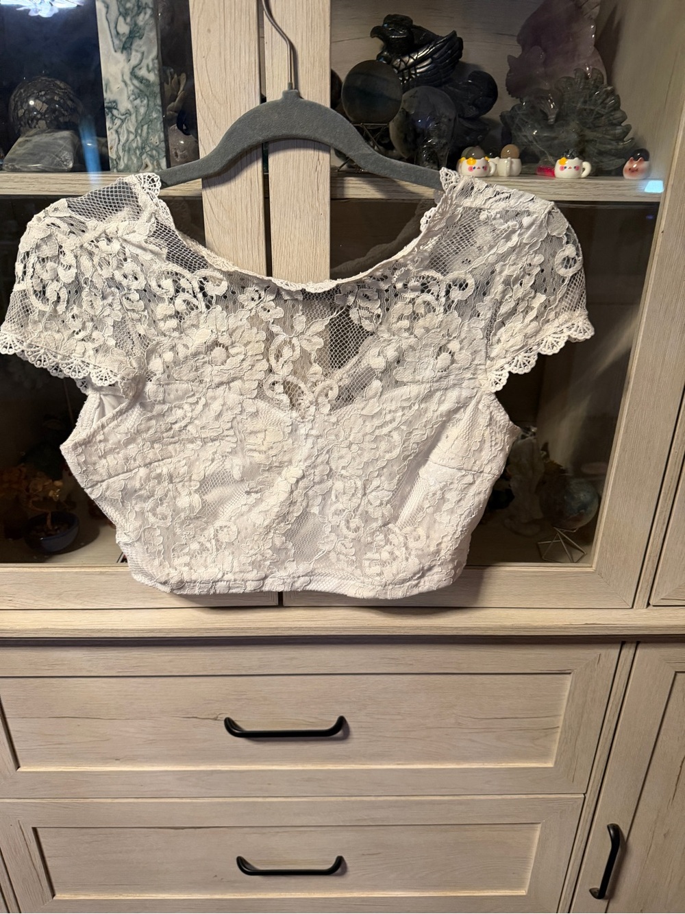 Lulu's White Floral Lace Cap-Sleeve Crop Top